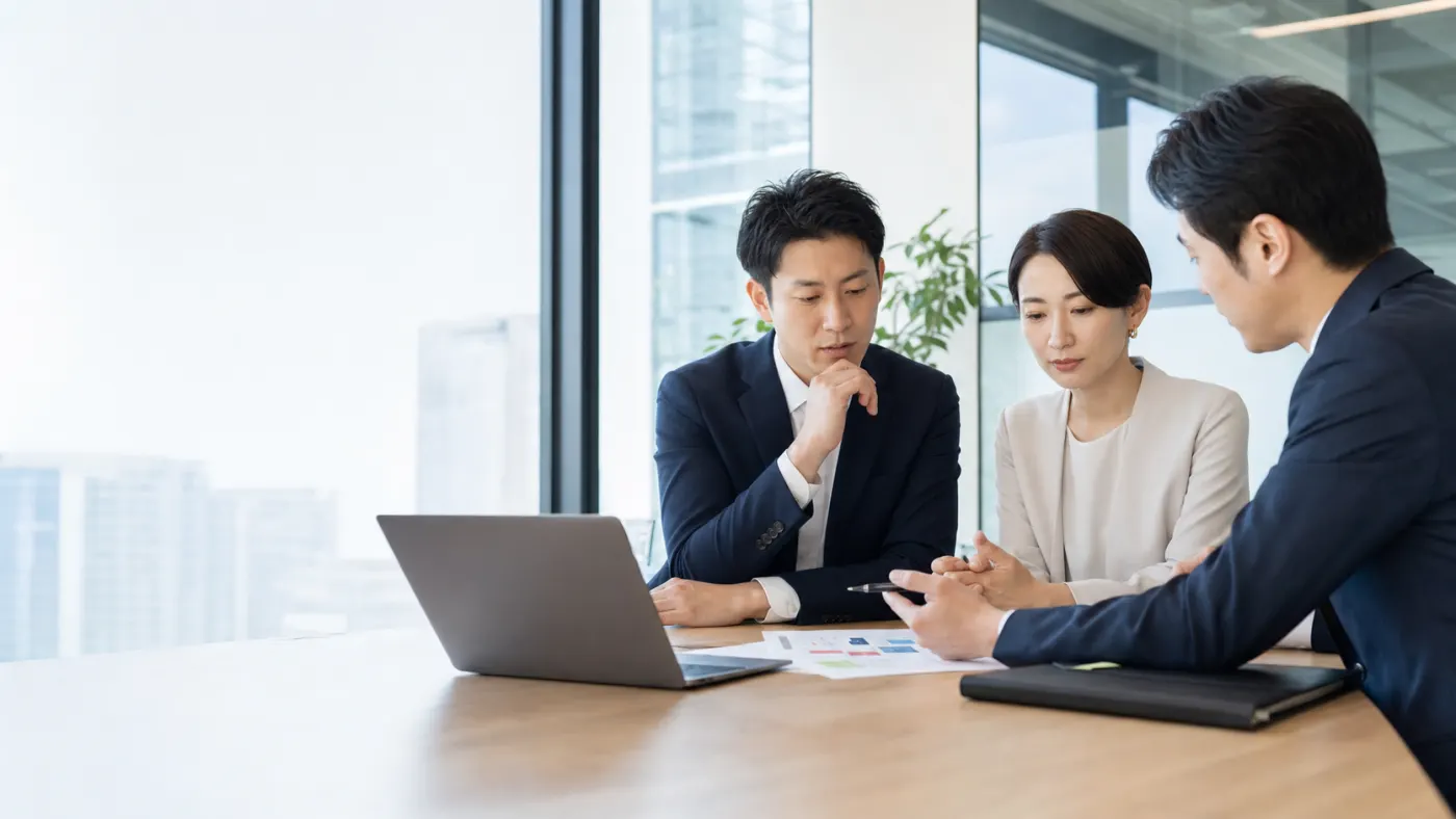 法人向けIT人材相談について打ち合わせる担当者